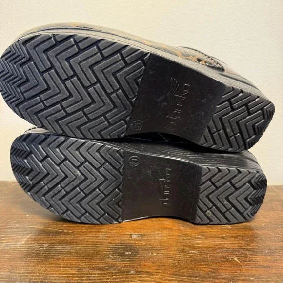 Dansko Shoes Womens Size 7 Brown Leopard Patent Professional Clogs 706-530202 - Picture 8 of 14